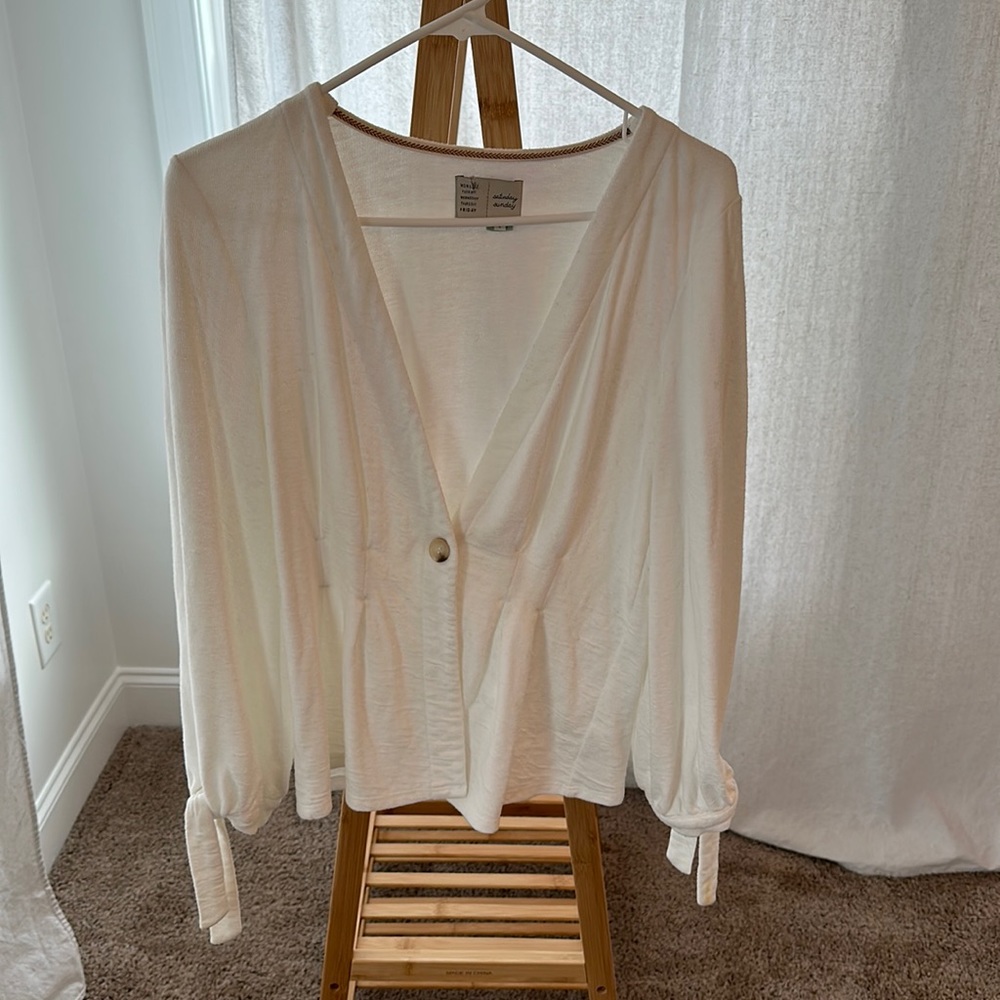 Anthropologie White top, button up.